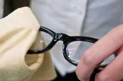 网红椰子灰眼镜好带吗,佩戴体验与时尚潮流解析