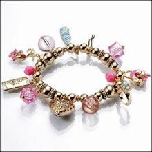 明星彩色手链饰品图片,明星同款彩色手链饰品风采展示